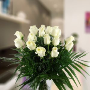 18 rosas blancas extra decoradas