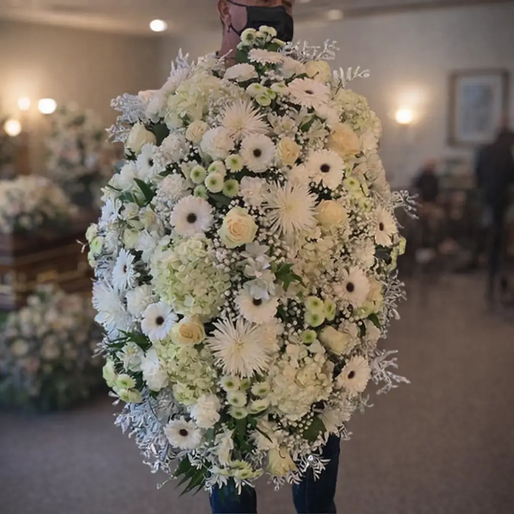 almohadón flores blancas funerario en pamplona