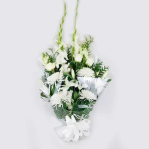Ramo funerario blanco en Pamplona